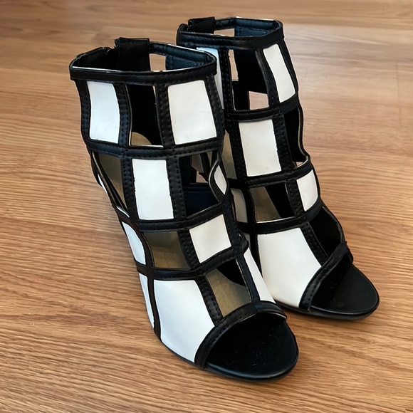 Shoes - Brand new booties!!